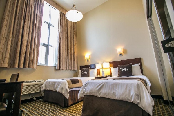 Pointe Plaza Hotel image 13