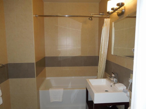 Pointe Plaza Hotel image 32